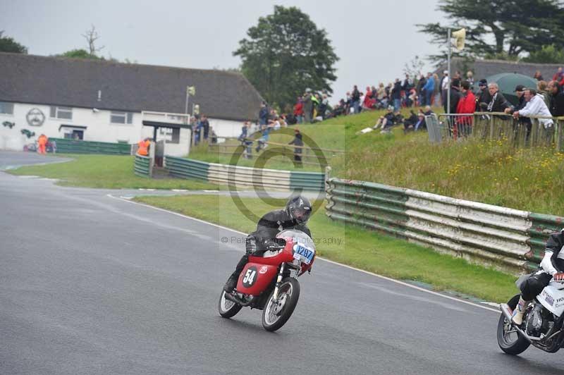 Mallory park Leicestershire;Mallory park photographs;Motorcycle action photographs;classic bikes;event digital images;eventdigitalimages;mallory park;no limits trackday;peter wileman photography;vintage bikes;vintage motorcycles;vmcc festival 1000 bikes