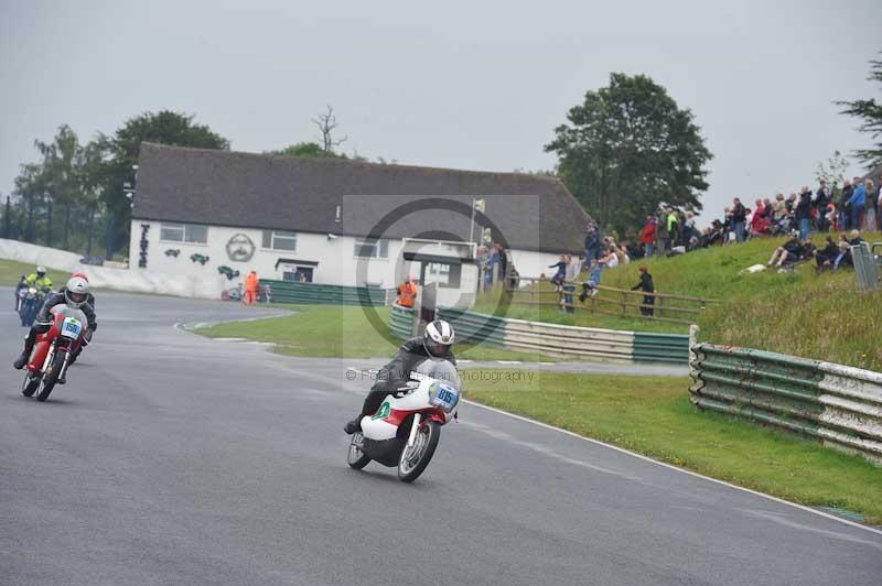 Mallory park Leicestershire;Mallory park photographs;Motorcycle action photographs;classic bikes;event digital images;eventdigitalimages;mallory park;no limits trackday;peter wileman photography;vintage bikes;vintage motorcycles;vmcc festival 1000 bikes