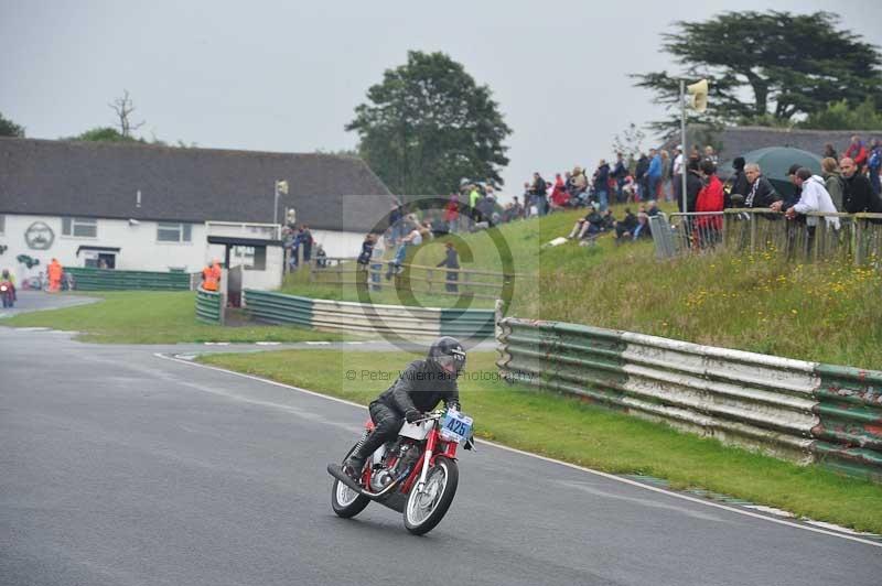 Mallory park Leicestershire;Mallory park photographs;Motorcycle action photographs;classic bikes;event digital images;eventdigitalimages;mallory park;no limits trackday;peter wileman photography;vintage bikes;vintage motorcycles;vmcc festival 1000 bikes