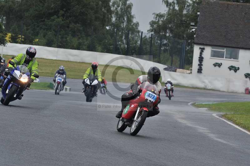 Mallory park Leicestershire;Mallory park photographs;Motorcycle action photographs;classic bikes;event digital images;eventdigitalimages;mallory park;no limits trackday;peter wileman photography;vintage bikes;vintage motorcycles;vmcc festival 1000 bikes