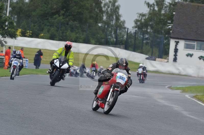 Mallory park Leicestershire;Mallory park photographs;Motorcycle action photographs;classic bikes;event digital images;eventdigitalimages;mallory park;no limits trackday;peter wileman photography;vintage bikes;vintage motorcycles;vmcc festival 1000 bikes