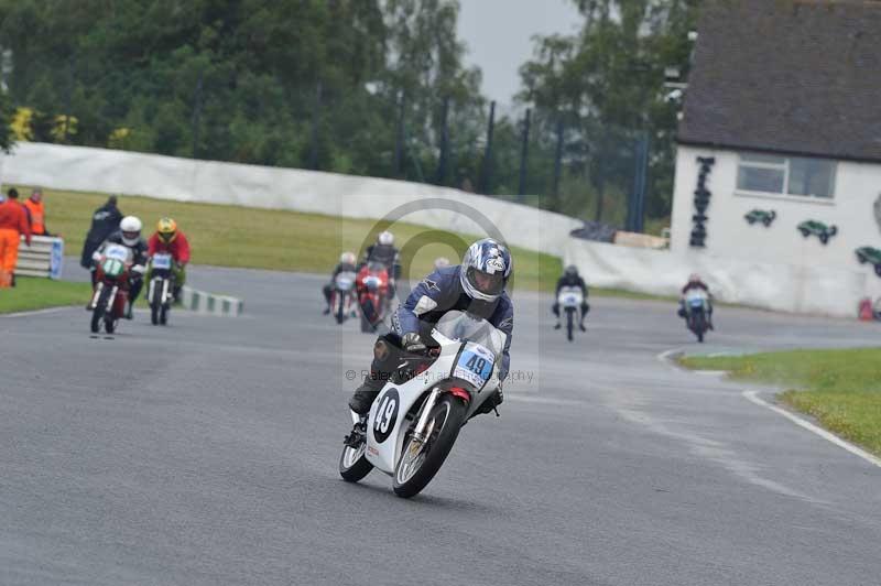 Mallory park Leicestershire;Mallory park photographs;Motorcycle action photographs;classic bikes;event digital images;eventdigitalimages;mallory park;no limits trackday;peter wileman photography;vintage bikes;vintage motorcycles;vmcc festival 1000 bikes