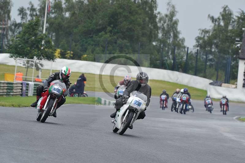 Mallory park Leicestershire;Mallory park photographs;Motorcycle action photographs;classic bikes;event digital images;eventdigitalimages;mallory park;no limits trackday;peter wileman photography;vintage bikes;vintage motorcycles;vmcc festival 1000 bikes
