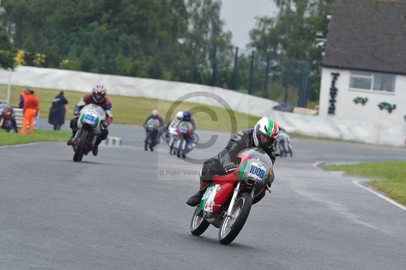 Mallory park Leicestershire;Mallory park photographs;Motorcycle action photographs;classic bikes;event digital images;eventdigitalimages;mallory park;no limits trackday;peter wileman photography;vintage bikes;vintage motorcycles;vmcc festival 1000 bikes