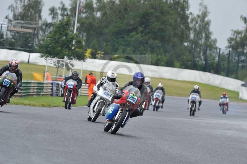 Mallory park Leicestershire;Mallory park photographs;Motorcycle action photographs;classic bikes;event digital images;eventdigitalimages;mallory park;no limits trackday;peter wileman photography;vintage bikes;vintage motorcycles;vmcc festival 1000 bikes