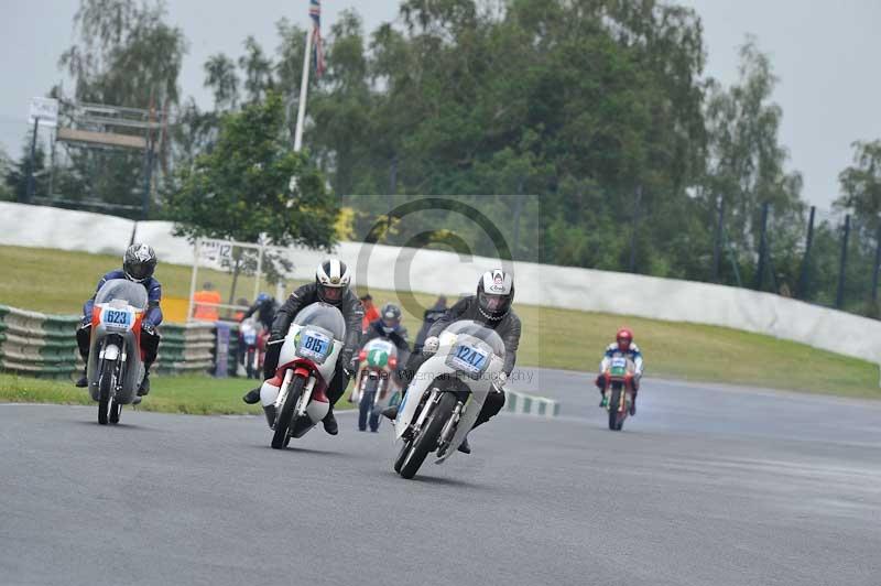 Mallory park Leicestershire;Mallory park photographs;Motorcycle action photographs;classic bikes;event digital images;eventdigitalimages;mallory park;no limits trackday;peter wileman photography;vintage bikes;vintage motorcycles;vmcc festival 1000 bikes