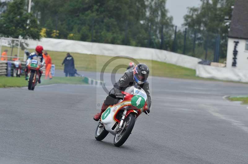 Mallory park Leicestershire;Mallory park photographs;Motorcycle action photographs;classic bikes;event digital images;eventdigitalimages;mallory park;no limits trackday;peter wileman photography;vintage bikes;vintage motorcycles;vmcc festival 1000 bikes