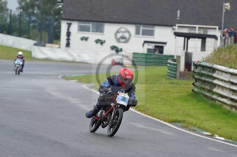 Mallory park Leicestershire;Mallory park photographs;Motorcycle action photographs;classic bikes;event digital images;eventdigitalimages;mallory park;no limits trackday;peter wileman photography;vintage bikes;vintage motorcycles;vmcc festival 1000 bikes