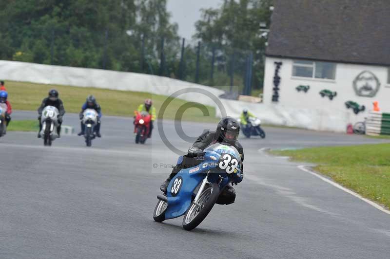 Mallory park Leicestershire;Mallory park photographs;Motorcycle action photographs;classic bikes;event digital images;eventdigitalimages;mallory park;no limits trackday;peter wileman photography;vintage bikes;vintage motorcycles;vmcc festival 1000 bikes