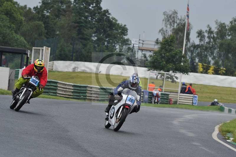 Mallory park Leicestershire;Mallory park photographs;Motorcycle action photographs;classic bikes;event digital images;eventdigitalimages;mallory park;no limits trackday;peter wileman photography;vintage bikes;vintage motorcycles;vmcc festival 1000 bikes
