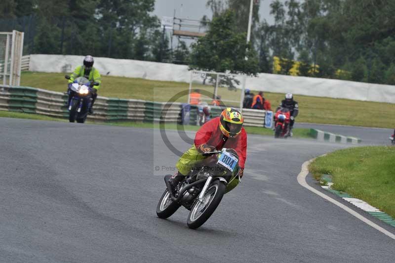 Mallory park Leicestershire;Mallory park photographs;Motorcycle action photographs;classic bikes;event digital images;eventdigitalimages;mallory park;no limits trackday;peter wileman photography;vintage bikes;vintage motorcycles;vmcc festival 1000 bikes