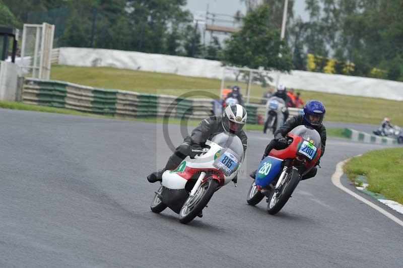 Mallory park Leicestershire;Mallory park photographs;Motorcycle action photographs;classic bikes;event digital images;eventdigitalimages;mallory park;no limits trackday;peter wileman photography;vintage bikes;vintage motorcycles;vmcc festival 1000 bikes