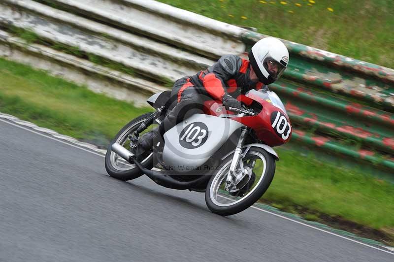 Mallory park Leicestershire;Mallory park photographs;Motorcycle action photographs;classic bikes;event digital images;eventdigitalimages;mallory park;no limits trackday;peter wileman photography;vintage bikes;vintage motorcycles;vmcc festival 1000 bikes