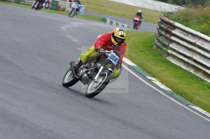 Mallory park Leicestershire;Mallory park photographs;Motorcycle action photographs;classic bikes;event digital images;eventdigitalimages;mallory park;no limits trackday;peter wileman photography;vintage bikes;vintage motorcycles;vmcc festival 1000 bikes