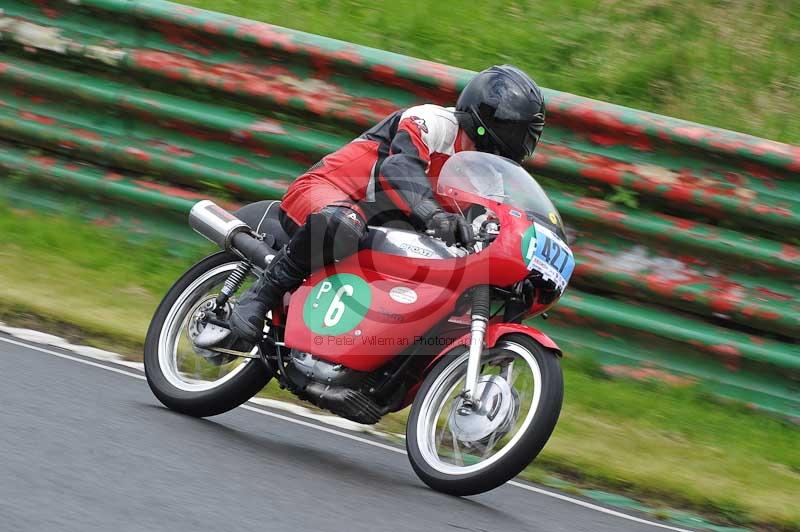 Mallory park Leicestershire;Mallory park photographs;Motorcycle action photographs;classic bikes;event digital images;eventdigitalimages;mallory park;no limits trackday;peter wileman photography;vintage bikes;vintage motorcycles;vmcc festival 1000 bikes