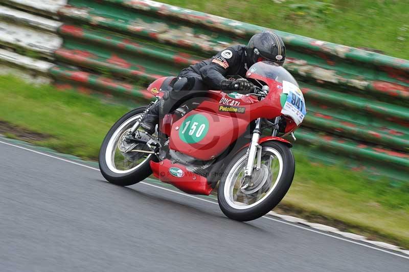 Mallory park Leicestershire;Mallory park photographs;Motorcycle action photographs;classic bikes;event digital images;eventdigitalimages;mallory park;no limits trackday;peter wileman photography;vintage bikes;vintage motorcycles;vmcc festival 1000 bikes