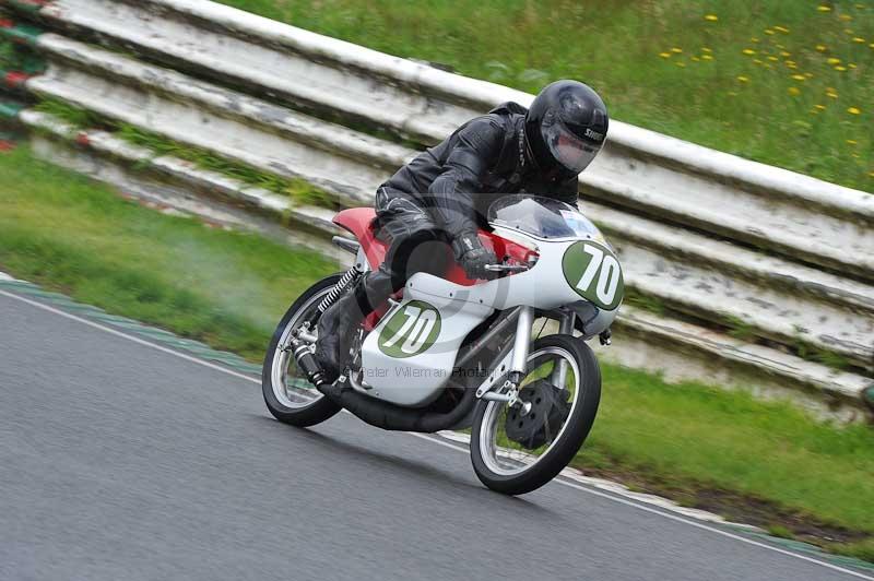 Mallory park Leicestershire;Mallory park photographs;Motorcycle action photographs;classic bikes;event digital images;eventdigitalimages;mallory park;no limits trackday;peter wileman photography;vintage bikes;vintage motorcycles;vmcc festival 1000 bikes