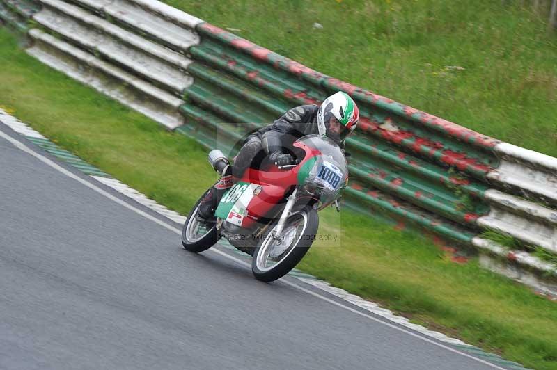 Mallory park Leicestershire;Mallory park photographs;Motorcycle action photographs;classic bikes;event digital images;eventdigitalimages;mallory park;no limits trackday;peter wileman photography;vintage bikes;vintage motorcycles;vmcc festival 1000 bikes