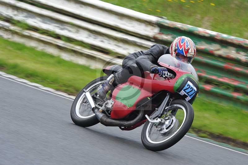 Mallory park Leicestershire;Mallory park photographs;Motorcycle action photographs;classic bikes;event digital images;eventdigitalimages;mallory park;no limits trackday;peter wileman photography;vintage bikes;vintage motorcycles;vmcc festival 1000 bikes