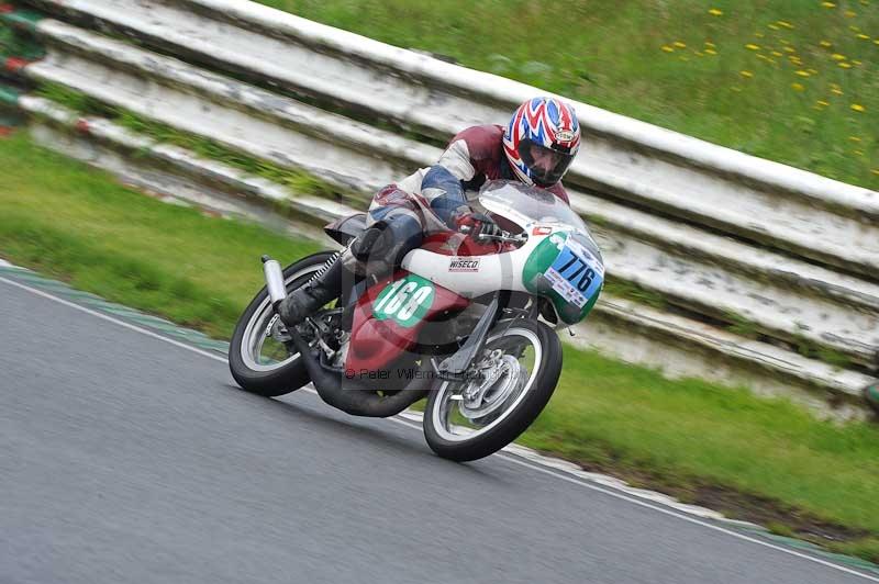 Mallory park Leicestershire;Mallory park photographs;Motorcycle action photographs;classic bikes;event digital images;eventdigitalimages;mallory park;no limits trackday;peter wileman photography;vintage bikes;vintage motorcycles;vmcc festival 1000 bikes