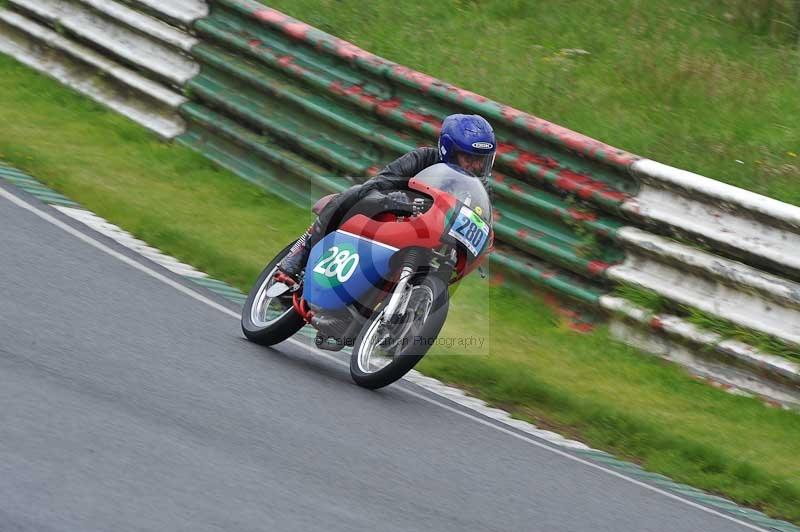 Mallory park Leicestershire;Mallory park photographs;Motorcycle action photographs;classic bikes;event digital images;eventdigitalimages;mallory park;no limits trackday;peter wileman photography;vintage bikes;vintage motorcycles;vmcc festival 1000 bikes