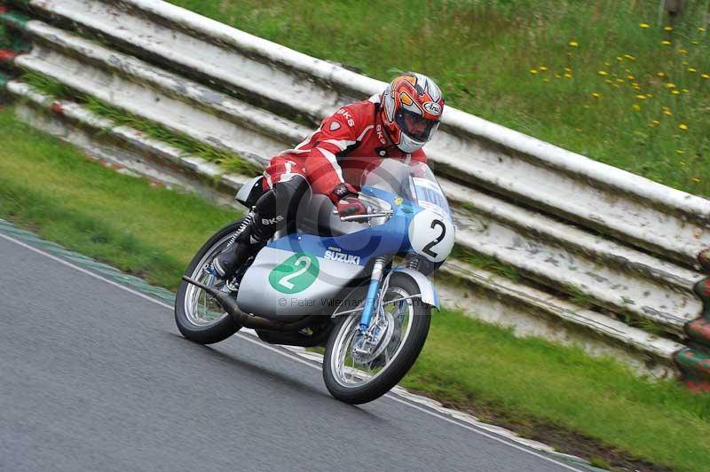 Mallory park Leicestershire;Mallory park photographs;Motorcycle action photographs;classic bikes;event digital images;eventdigitalimages;mallory park;no limits trackday;peter wileman photography;vintage bikes;vintage motorcycles;vmcc festival 1000 bikes