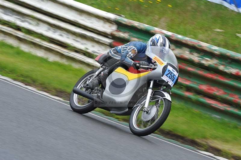 Mallory park Leicestershire;Mallory park photographs;Motorcycle action photographs;classic bikes;event digital images;eventdigitalimages;mallory park;no limits trackday;peter wileman photography;vintage bikes;vintage motorcycles;vmcc festival 1000 bikes