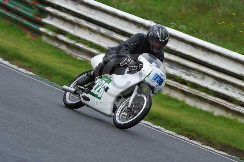 Mallory park Leicestershire;Mallory park photographs;Motorcycle action photographs;classic bikes;event digital images;eventdigitalimages;mallory park;no limits trackday;peter wileman photography;vintage bikes;vintage motorcycles;vmcc festival 1000 bikes