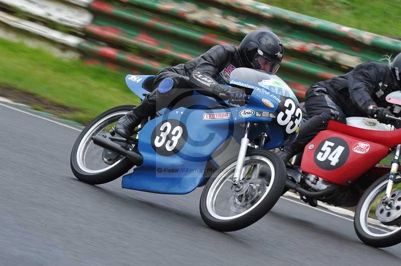 Mallory park Leicestershire;Mallory park photographs;Motorcycle action photographs;classic bikes;event digital images;eventdigitalimages;mallory park;no limits trackday;peter wileman photography;vintage bikes;vintage motorcycles;vmcc festival 1000 bikes