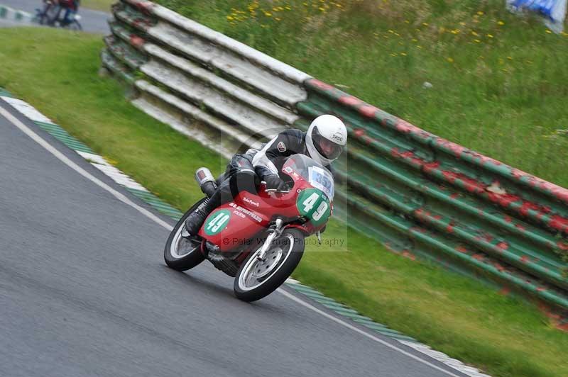 Mallory park Leicestershire;Mallory park photographs;Motorcycle action photographs;classic bikes;event digital images;eventdigitalimages;mallory park;no limits trackday;peter wileman photography;vintage bikes;vintage motorcycles;vmcc festival 1000 bikes