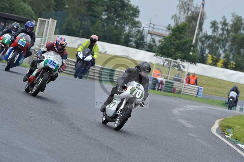 Mallory park Leicestershire;Mallory park photographs;Motorcycle action photographs;classic bikes;event digital images;eventdigitalimages;mallory park;no limits trackday;peter wileman photography;vintage bikes;vintage motorcycles;vmcc festival 1000 bikes