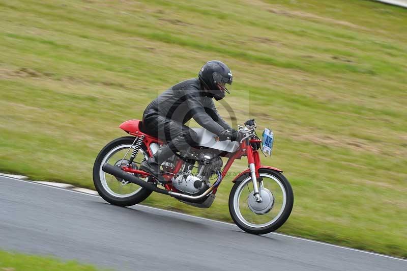 Mallory park Leicestershire;Mallory park photographs;Motorcycle action photographs;classic bikes;event digital images;eventdigitalimages;mallory park;no limits trackday;peter wileman photography;vintage bikes;vintage motorcycles;vmcc festival 1000 bikes