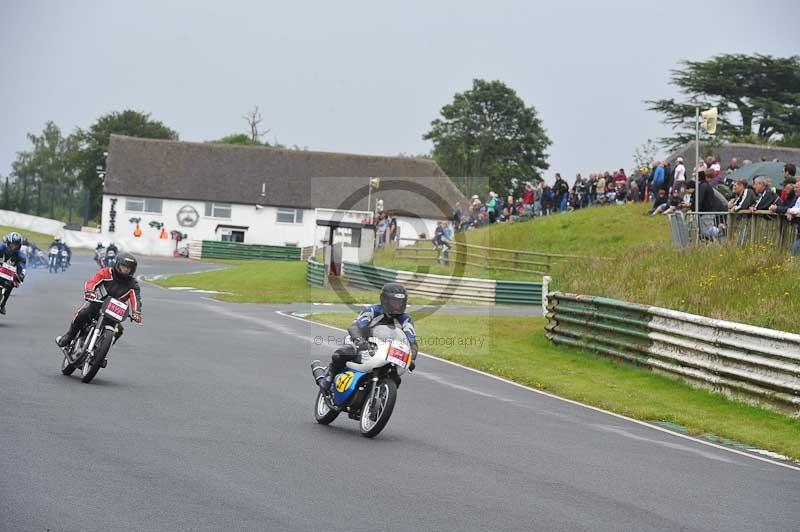 Mallory park Leicestershire;Mallory park photographs;Motorcycle action photographs;classic bikes;event digital images;eventdigitalimages;mallory park;no limits trackday;peter wileman photography;vintage bikes;vintage motorcycles;vmcc festival 1000 bikes