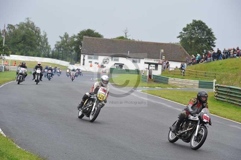 Mallory park Leicestershire;Mallory park photographs;Motorcycle action photographs;classic bikes;event digital images;eventdigitalimages;mallory park;no limits trackday;peter wileman photography;vintage bikes;vintage motorcycles;vmcc festival 1000 bikes