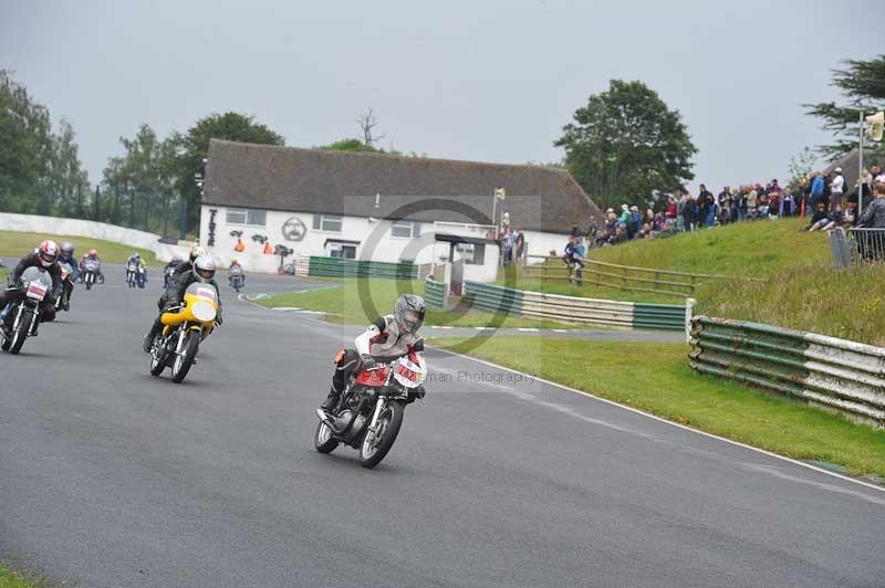 Mallory park Leicestershire;Mallory park photographs;Motorcycle action photographs;classic bikes;event digital images;eventdigitalimages;mallory park;no limits trackday;peter wileman photography;vintage bikes;vintage motorcycles;vmcc festival 1000 bikes