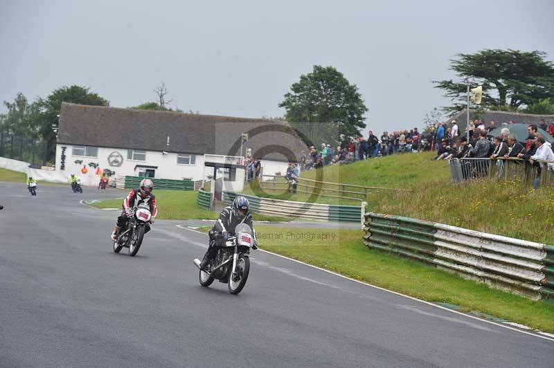 Mallory park Leicestershire;Mallory park photographs;Motorcycle action photographs;classic bikes;event digital images;eventdigitalimages;mallory park;no limits trackday;peter wileman photography;vintage bikes;vintage motorcycles;vmcc festival 1000 bikes