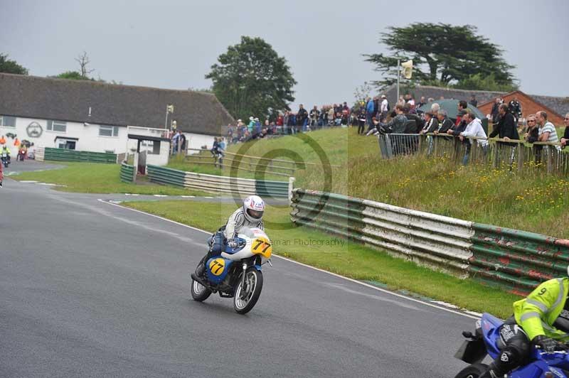 Mallory park Leicestershire;Mallory park photographs;Motorcycle action photographs;classic bikes;event digital images;eventdigitalimages;mallory park;no limits trackday;peter wileman photography;vintage bikes;vintage motorcycles;vmcc festival 1000 bikes