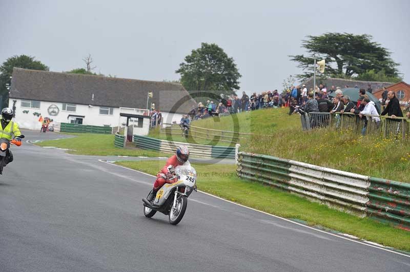 Mallory park Leicestershire;Mallory park photographs;Motorcycle action photographs;classic bikes;event digital images;eventdigitalimages;mallory park;no limits trackday;peter wileman photography;vintage bikes;vintage motorcycles;vmcc festival 1000 bikes