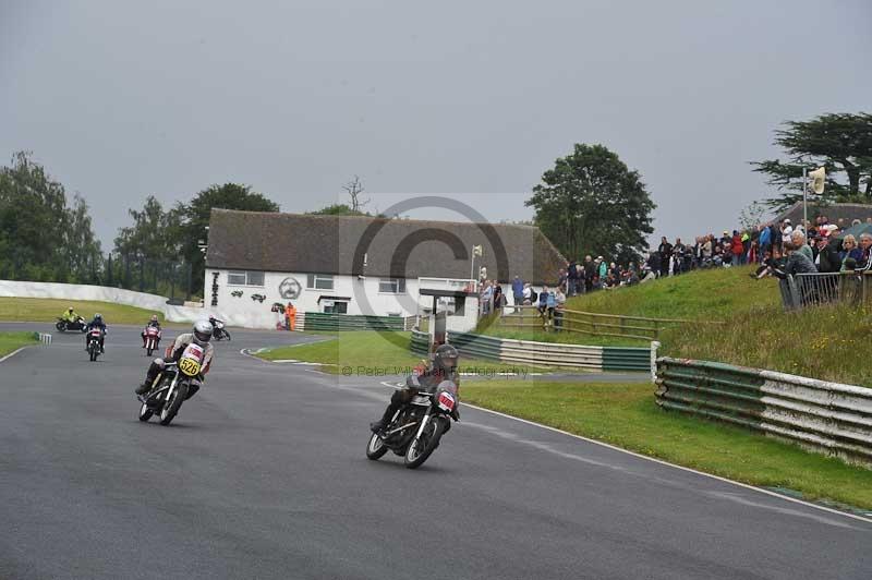 Mallory park Leicestershire;Mallory park photographs;Motorcycle action photographs;classic bikes;event digital images;eventdigitalimages;mallory park;no limits trackday;peter wileman photography;vintage bikes;vintage motorcycles;vmcc festival 1000 bikes