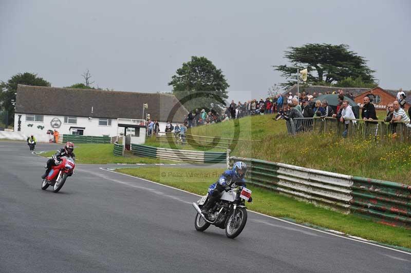 Mallory park Leicestershire;Mallory park photographs;Motorcycle action photographs;classic bikes;event digital images;eventdigitalimages;mallory park;no limits trackday;peter wileman photography;vintage bikes;vintage motorcycles;vmcc festival 1000 bikes