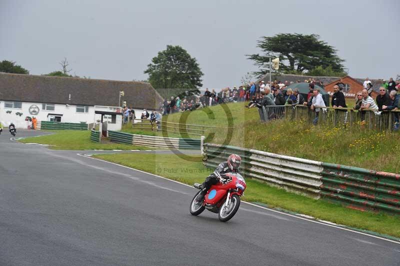 Mallory park Leicestershire;Mallory park photographs;Motorcycle action photographs;classic bikes;event digital images;eventdigitalimages;mallory park;no limits trackday;peter wileman photography;vintage bikes;vintage motorcycles;vmcc festival 1000 bikes