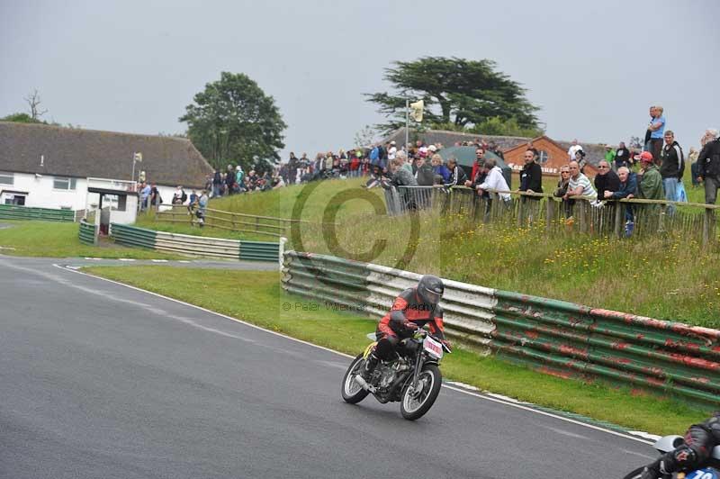 Mallory park Leicestershire;Mallory park photographs;Motorcycle action photographs;classic bikes;event digital images;eventdigitalimages;mallory park;no limits trackday;peter wileman photography;vintage bikes;vintage motorcycles;vmcc festival 1000 bikes