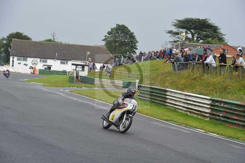 Mallory park Leicestershire;Mallory park photographs;Motorcycle action photographs;classic bikes;event digital images;eventdigitalimages;mallory park;no limits trackday;peter wileman photography;vintage bikes;vintage motorcycles;vmcc festival 1000 bikes