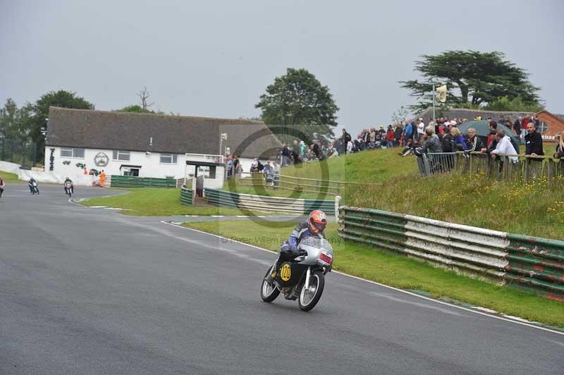 Mallory park Leicestershire;Mallory park photographs;Motorcycle action photographs;classic bikes;event digital images;eventdigitalimages;mallory park;no limits trackday;peter wileman photography;vintage bikes;vintage motorcycles;vmcc festival 1000 bikes