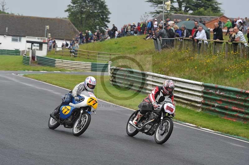 Mallory park Leicestershire;Mallory park photographs;Motorcycle action photographs;classic bikes;event digital images;eventdigitalimages;mallory park;no limits trackday;peter wileman photography;vintage bikes;vintage motorcycles;vmcc festival 1000 bikes