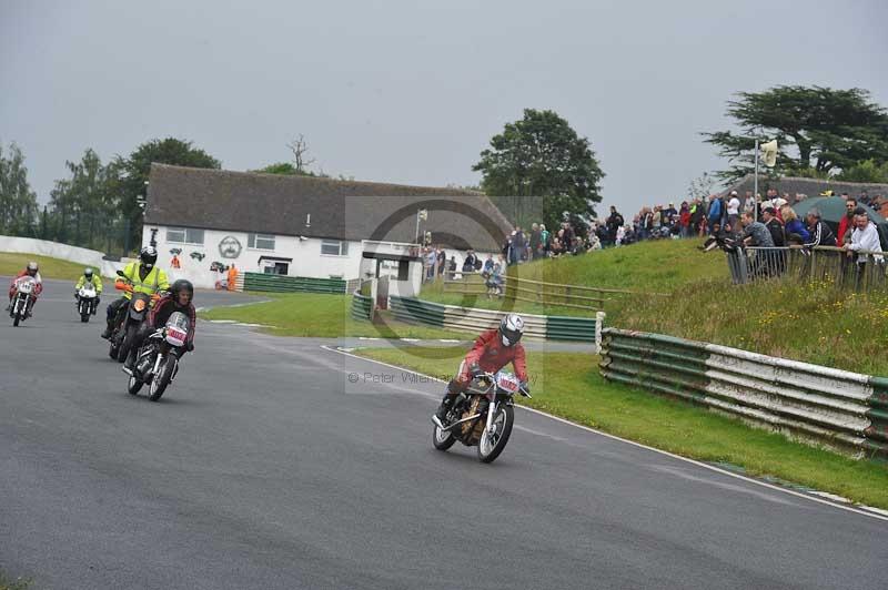 Mallory park Leicestershire;Mallory park photographs;Motorcycle action photographs;classic bikes;event digital images;eventdigitalimages;mallory park;no limits trackday;peter wileman photography;vintage bikes;vintage motorcycles;vmcc festival 1000 bikes