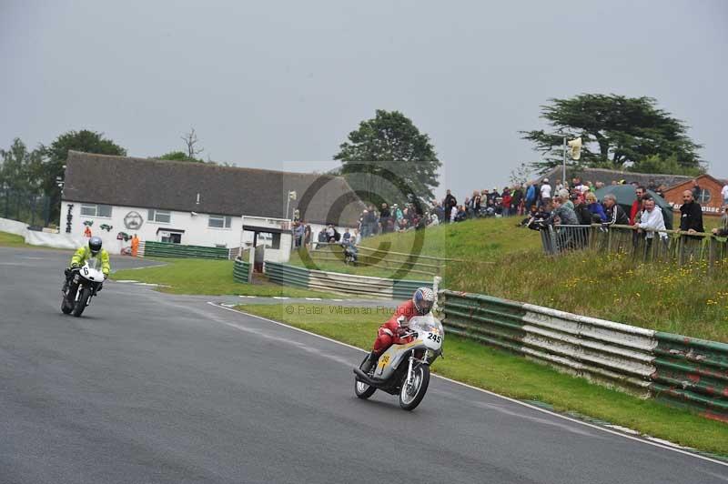 Mallory park Leicestershire;Mallory park photographs;Motorcycle action photographs;classic bikes;event digital images;eventdigitalimages;mallory park;no limits trackday;peter wileman photography;vintage bikes;vintage motorcycles;vmcc festival 1000 bikes