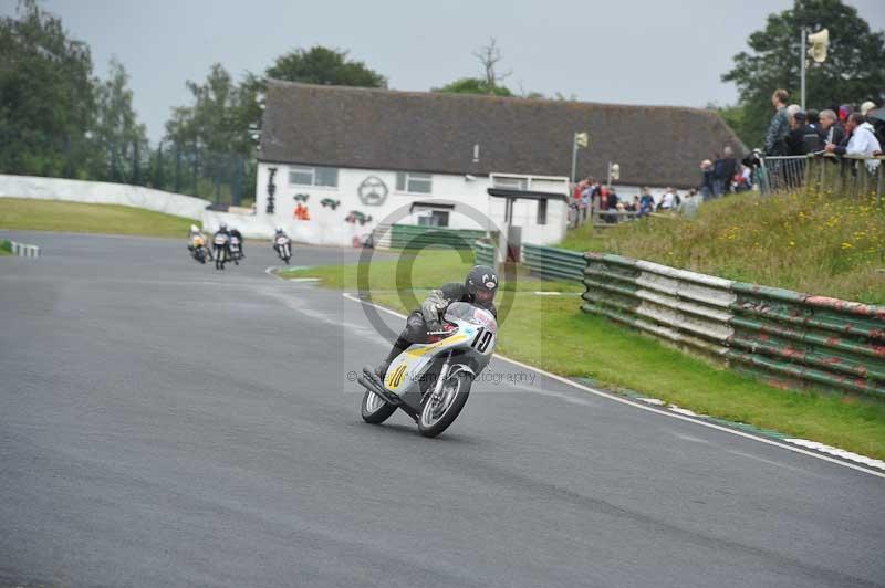 Mallory park Leicestershire;Mallory park photographs;Motorcycle action photographs;classic bikes;event digital images;eventdigitalimages;mallory park;no limits trackday;peter wileman photography;vintage bikes;vintage motorcycles;vmcc festival 1000 bikes