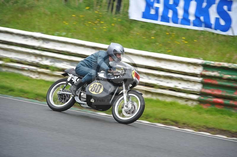 Mallory park Leicestershire;Mallory park photographs;Motorcycle action photographs;classic bikes;event digital images;eventdigitalimages;mallory park;no limits trackday;peter wileman photography;vintage bikes;vintage motorcycles;vmcc festival 1000 bikes