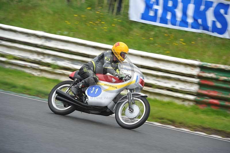 Mallory park Leicestershire;Mallory park photographs;Motorcycle action photographs;classic bikes;event digital images;eventdigitalimages;mallory park;no limits trackday;peter wileman photography;vintage bikes;vintage motorcycles;vmcc festival 1000 bikes